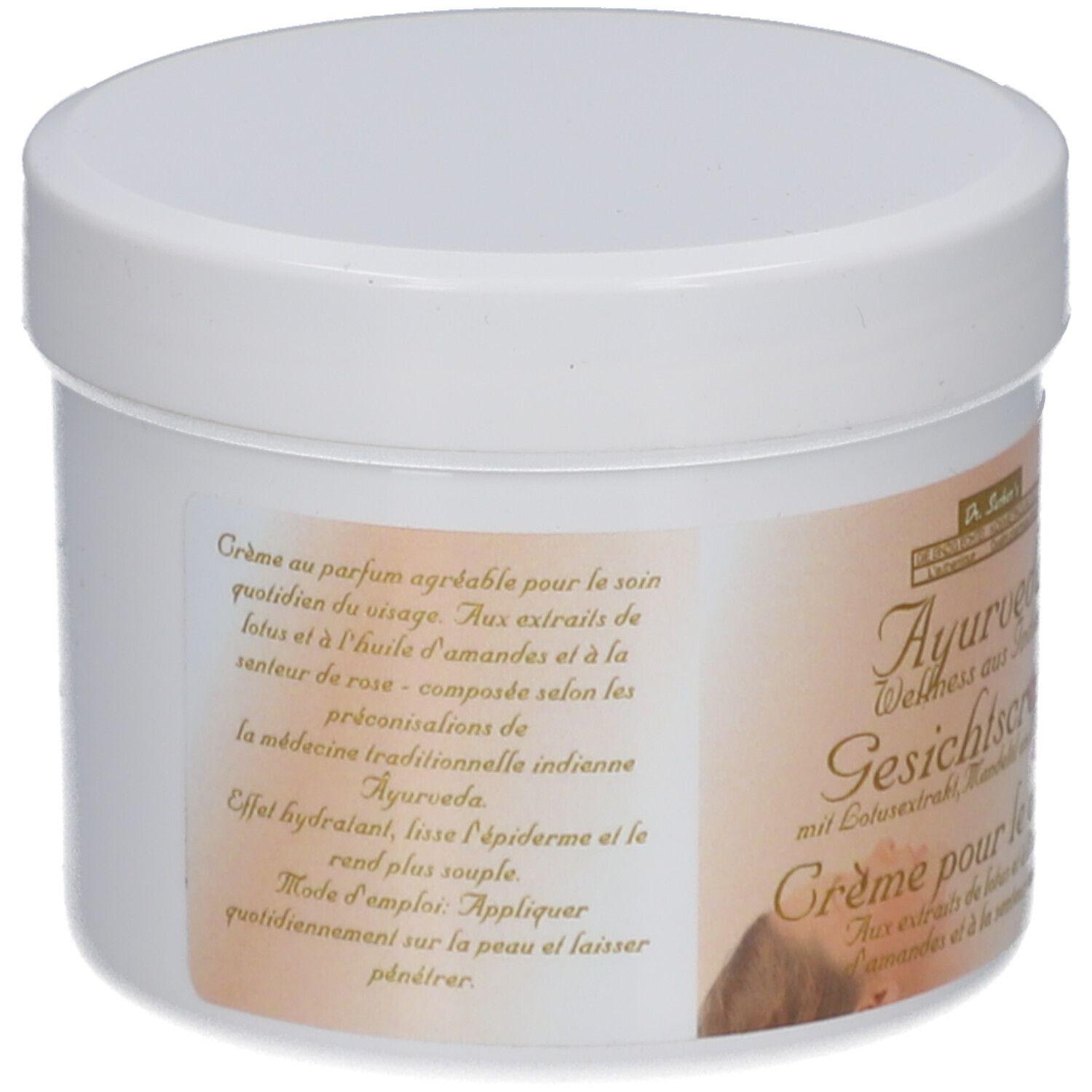 Pot blanc avec couvercle. Étiquette avec texte: Crème au parfum agréable pour le soin quotidien du visage.