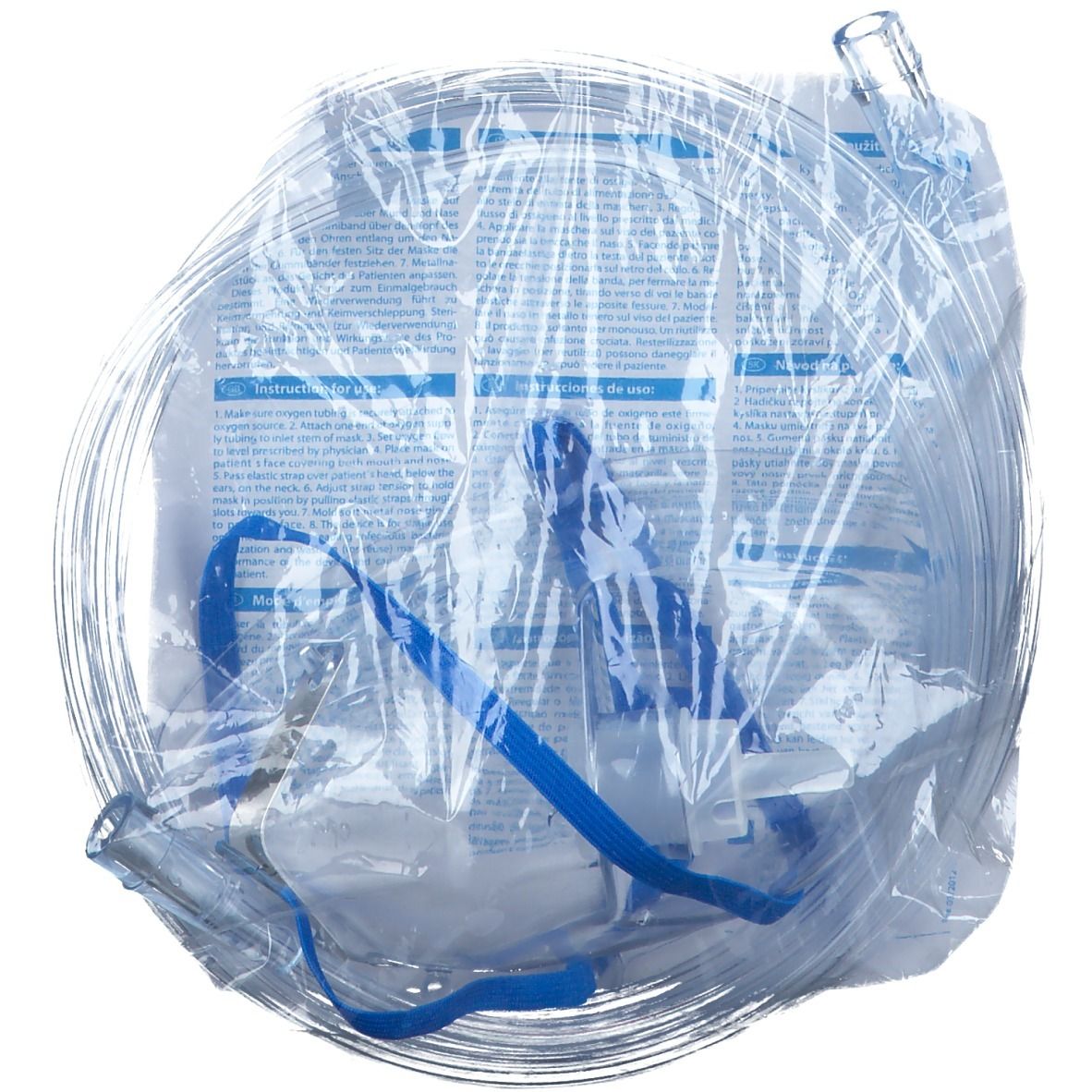 Masque à oxygène avec tube de sécurité dans un emballage transparent. Rubans bleus et tube visibles. Texte sur l'emballage.