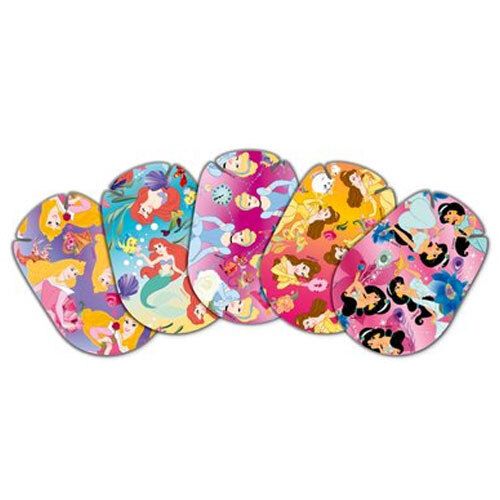 Cinq patchs oculaires avec différents motifs de princesses. Couleurs et motifs variés. Forme ovale.