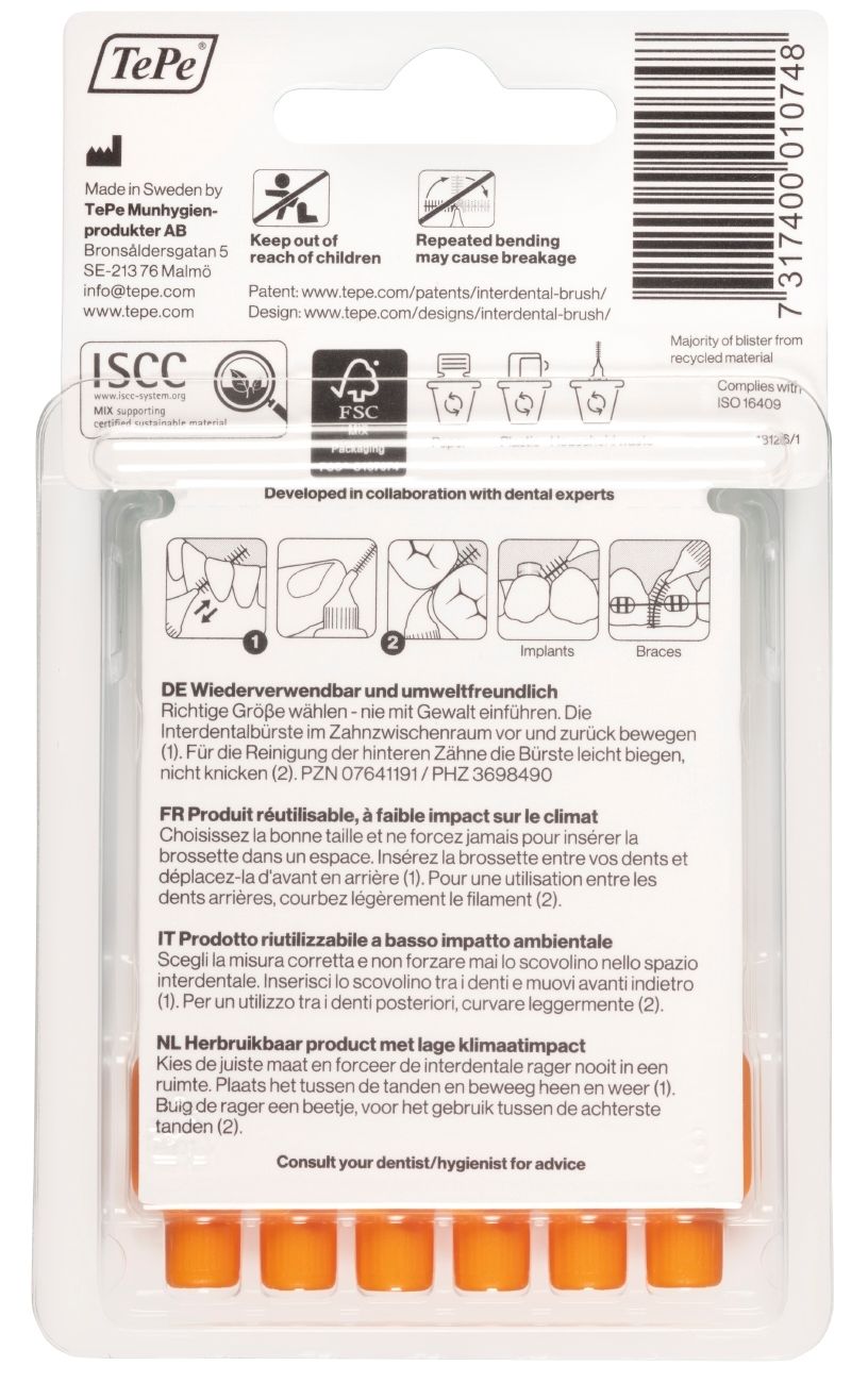 Emballage de six brossettes interdentaires oranges. Informations produit et symboles de recyclage au dos.