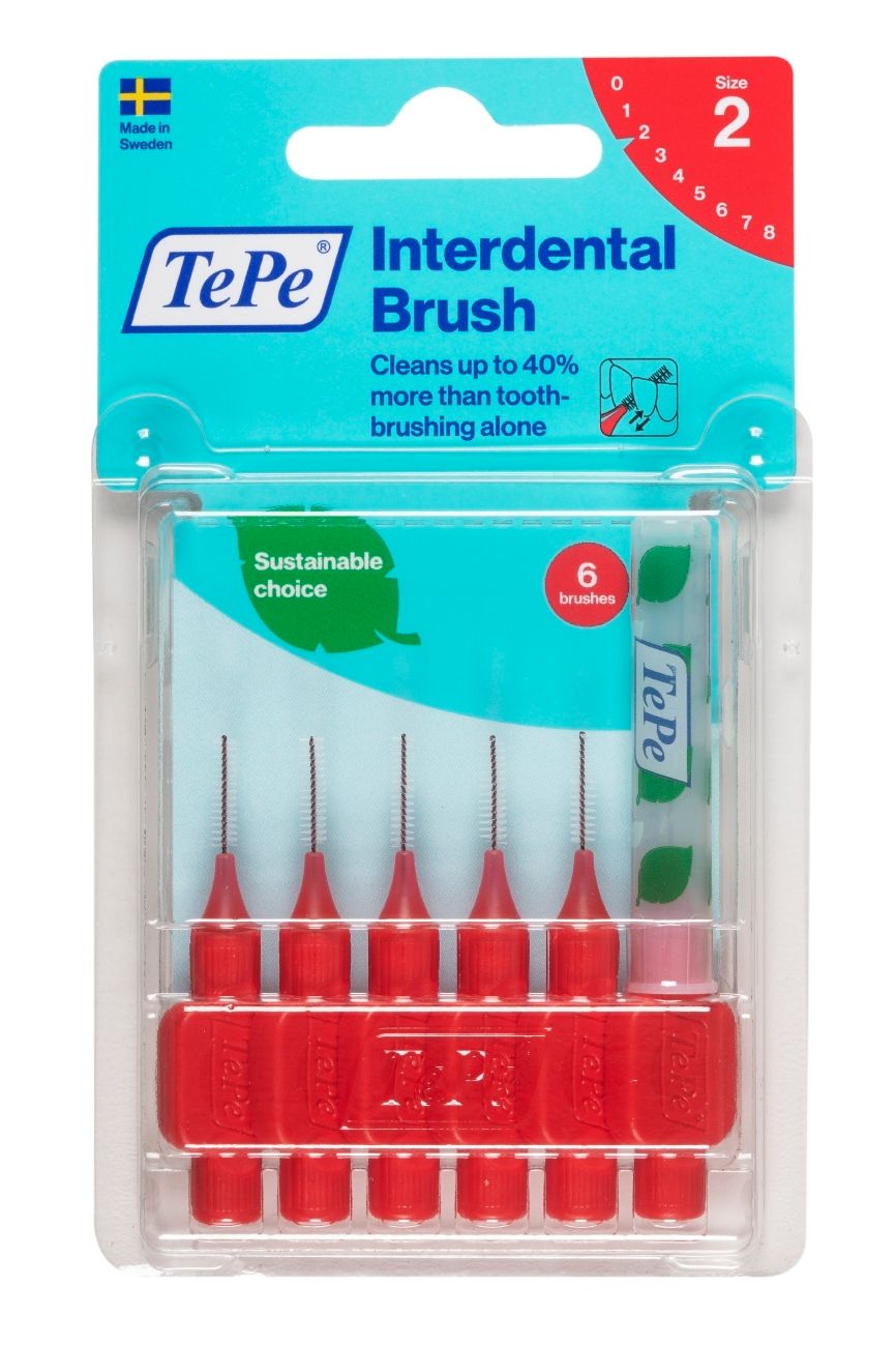 Emballage de six brossettes interdentaires rouges. Marque TePe, taille 2. Choix durable. Fabriqué en Suède.