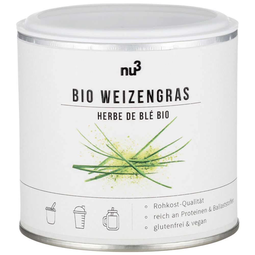 Boîte de poudre d'herbe de blé avec couvercle. Inscription : nu3 BIO WEIZENGRAS. Complément : qualité crue, riche en protéines et fibres, sans gluten et végétalien.