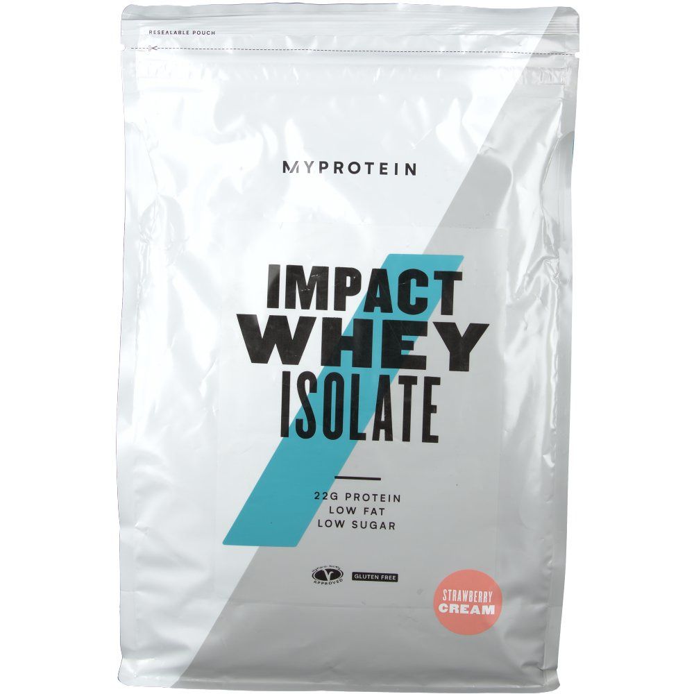 Sac 'Myprotein Impact Whey Isolate'. Texte: 22g protéines, faible en gras, faible en sucre. Goût: Strawberry Cream.