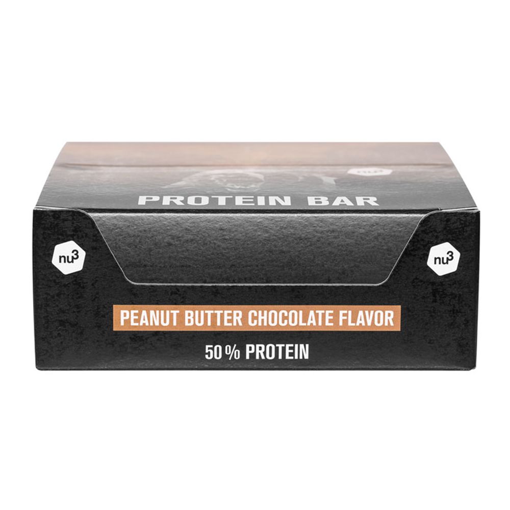 Boîte noire avec inscription: PROTEIN BAR, goût beurre de cacahuète-chocolat, 50 % de protéines. Marque: nu3.