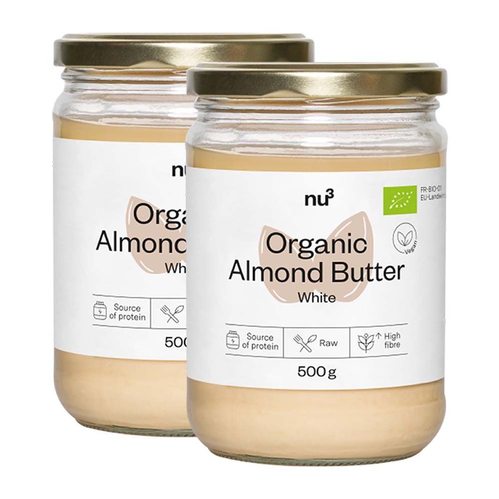 Deux pots de beurre d'amandes blanches nu3 Bio. Pots avec couvercles dorés et étiquettes blanches. Inscription : Organic Almond Butter White, 500g.