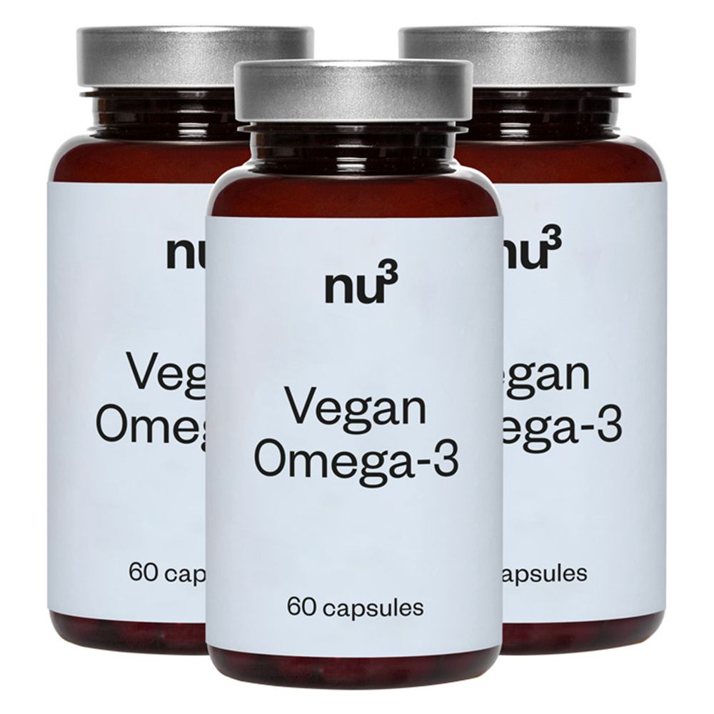 Trois flacons bruns avec des couvercles argentés. Chaque flacon porte l'inscription "nu3 Vegan Omega-3" et "60 capsules".