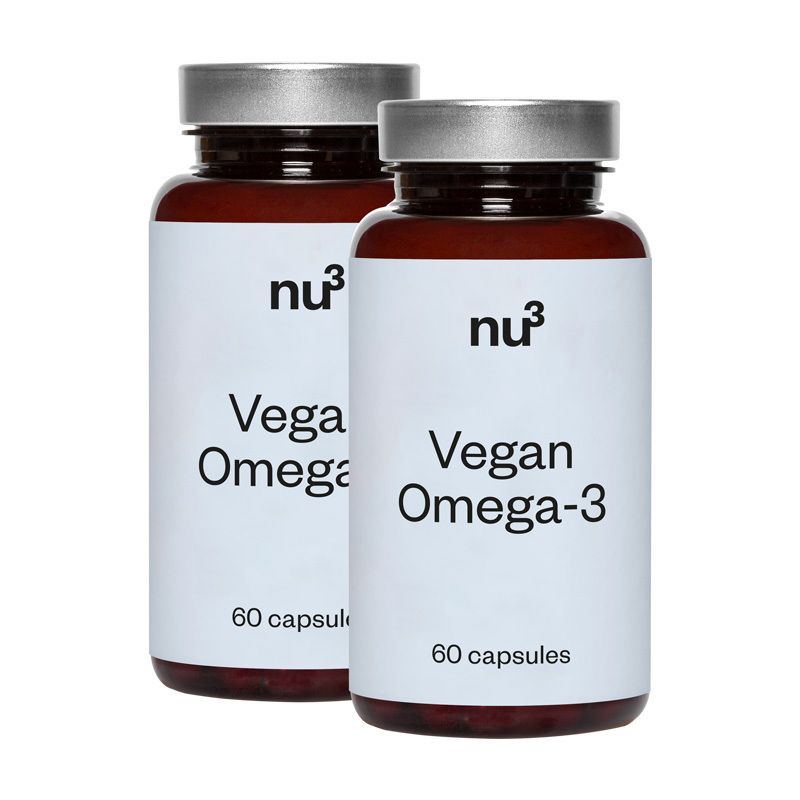 Deux flacons avec étiquette blanche, inscription "nu3 Vegan Omega-3" et "60 capsules".