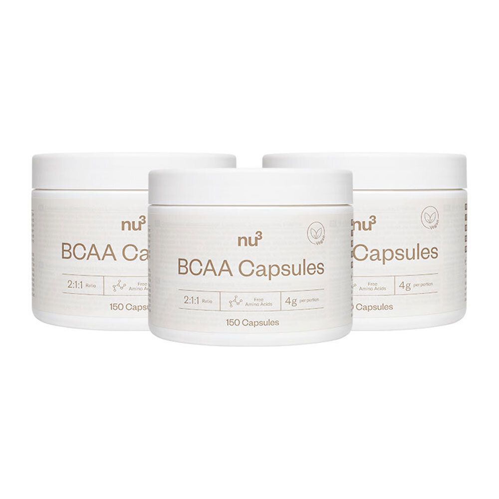 Trois pots blancs avec l'inscription "nu3 BCAA Capsules". Chaque pot contient 150 gélules.