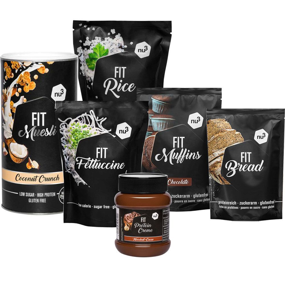 Divers produits nu3 Fit Food : muesli, riz, fettuccine, muffins, pain, crème protéinée. Emballages noirs.