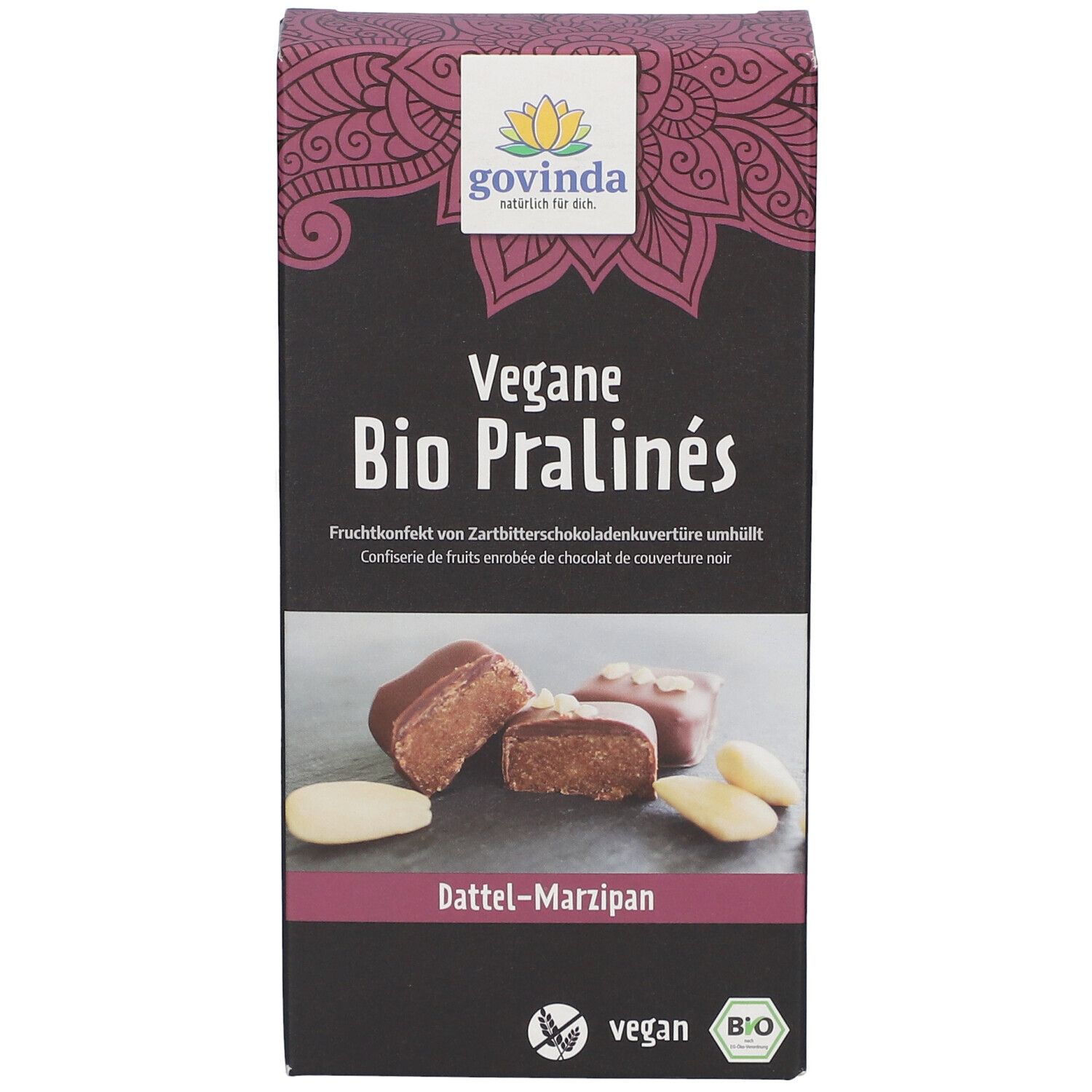 Boîte de Pralinés Bio vegan. Inscription: Dattel-Marzipan. Logo bio et vegan. Montre des pralines et des amandes.