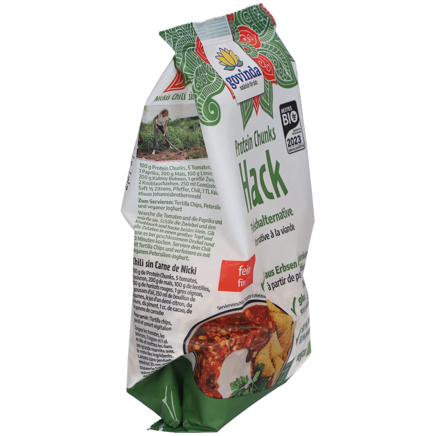 Paquet Govinda Protein Chunks Hack en biais. Texte: Protein Chunks Hack, alternative à la viande. Label bio. Image d'un plat.