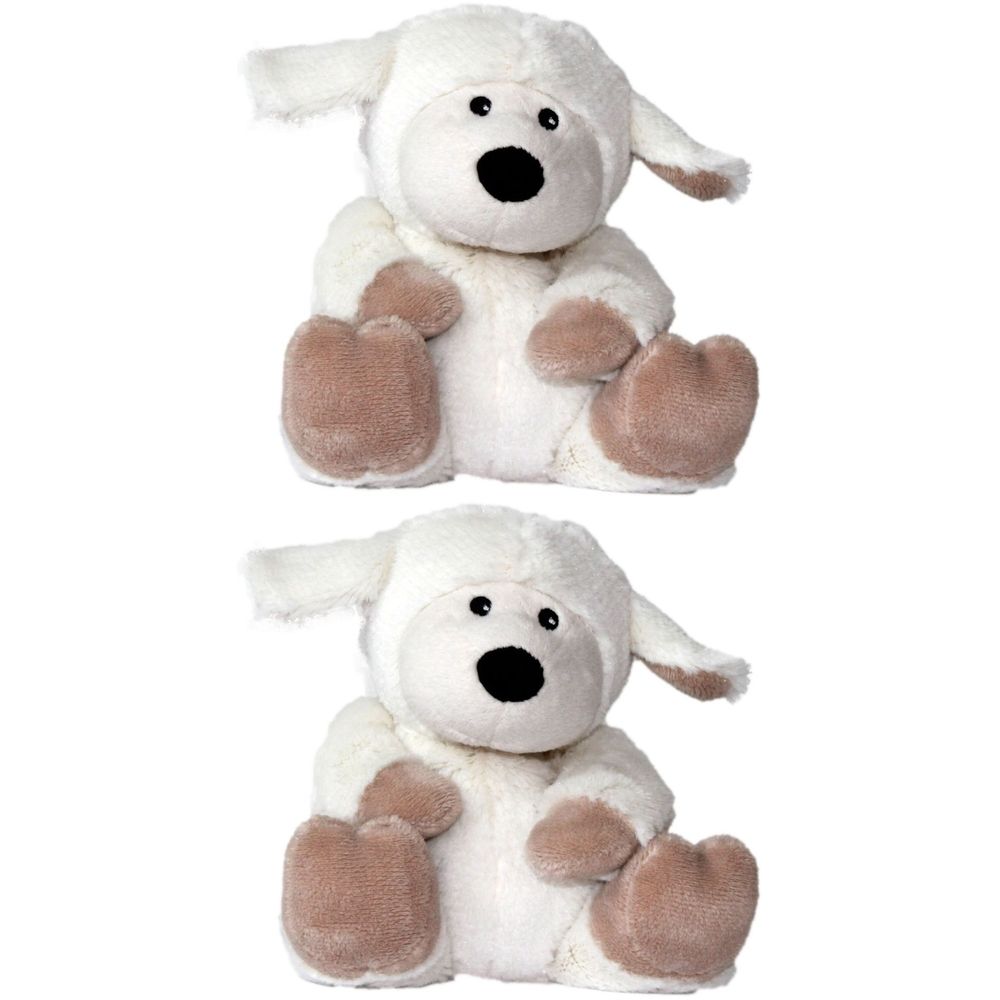 Deux moutons en peluche. Fourrure blanche, pieds et oreilles marron, yeux et nez noirs. Assis.