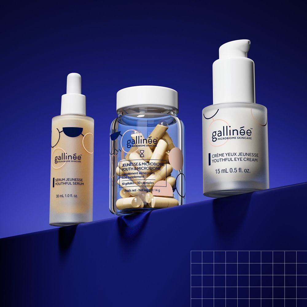 Trois produits: Sérum, gélules, crème. Inscription: Gallinée, Crème Yeux Jeunesse, 15 ml 0.5 fl. oz.