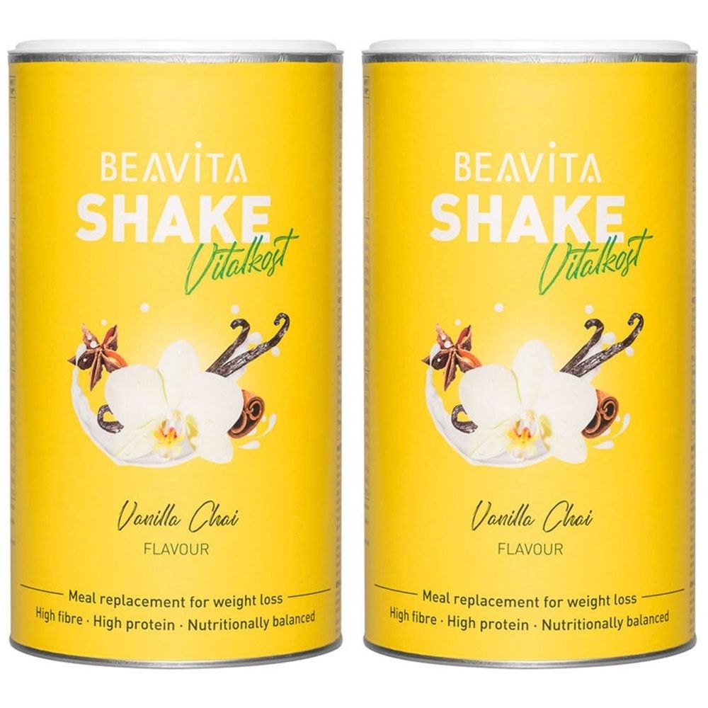 Deux boîtes jaunes avec impression du produit. Inscription : BEAVITA SHAKE Vitalkost. Saveur : Vanilla Chai. Décor floral.