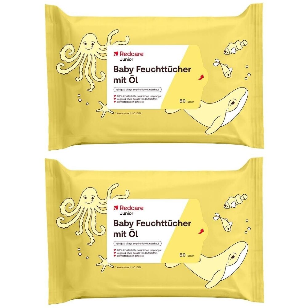Deux paquets de lingettes pour bébé à l'huile. Emballage jaune avec illustrations de poulpe, baleine et poissons. 50 lingettes.