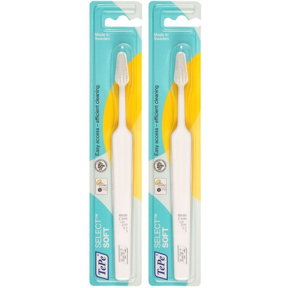 Deux brosses à dents dans leur emballage. Manches blancs, soies souples. Marque TePe, modèle Select Soft. Informations sur l'emballage.