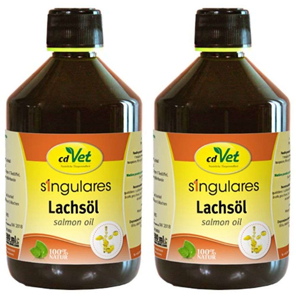 Deux flacons d'huile de saumon. Les étiquettes indiquent "cd Vet singulares Lachsöl". Les flacons ont un bouchon noir et une étiquette jaune-orange.