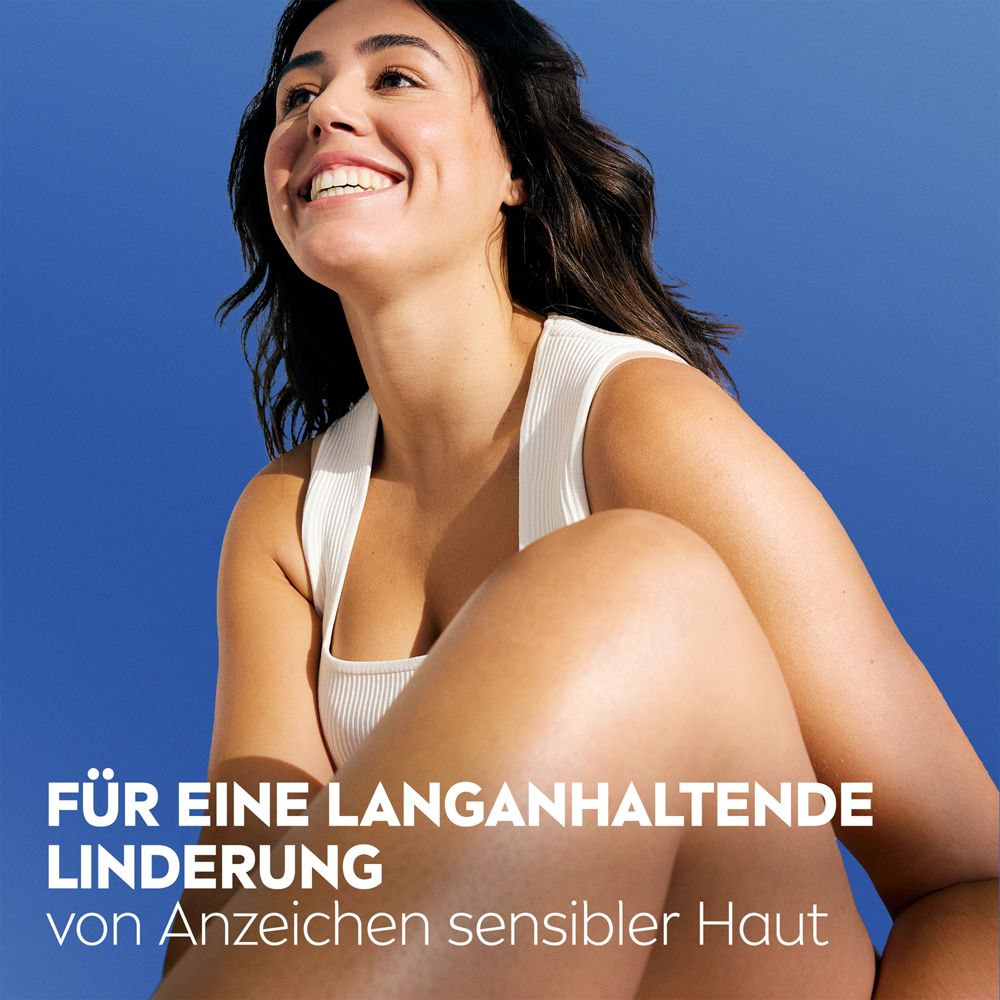 Femme souriante. Texte : Pour un soulagement durable des signes de peau sensible.