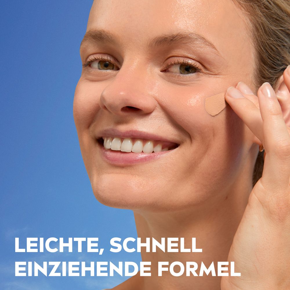 Femme appliquant NIVEA BB Soin de Jour 5en1. Texte : Formule légère, à absorption rapide.