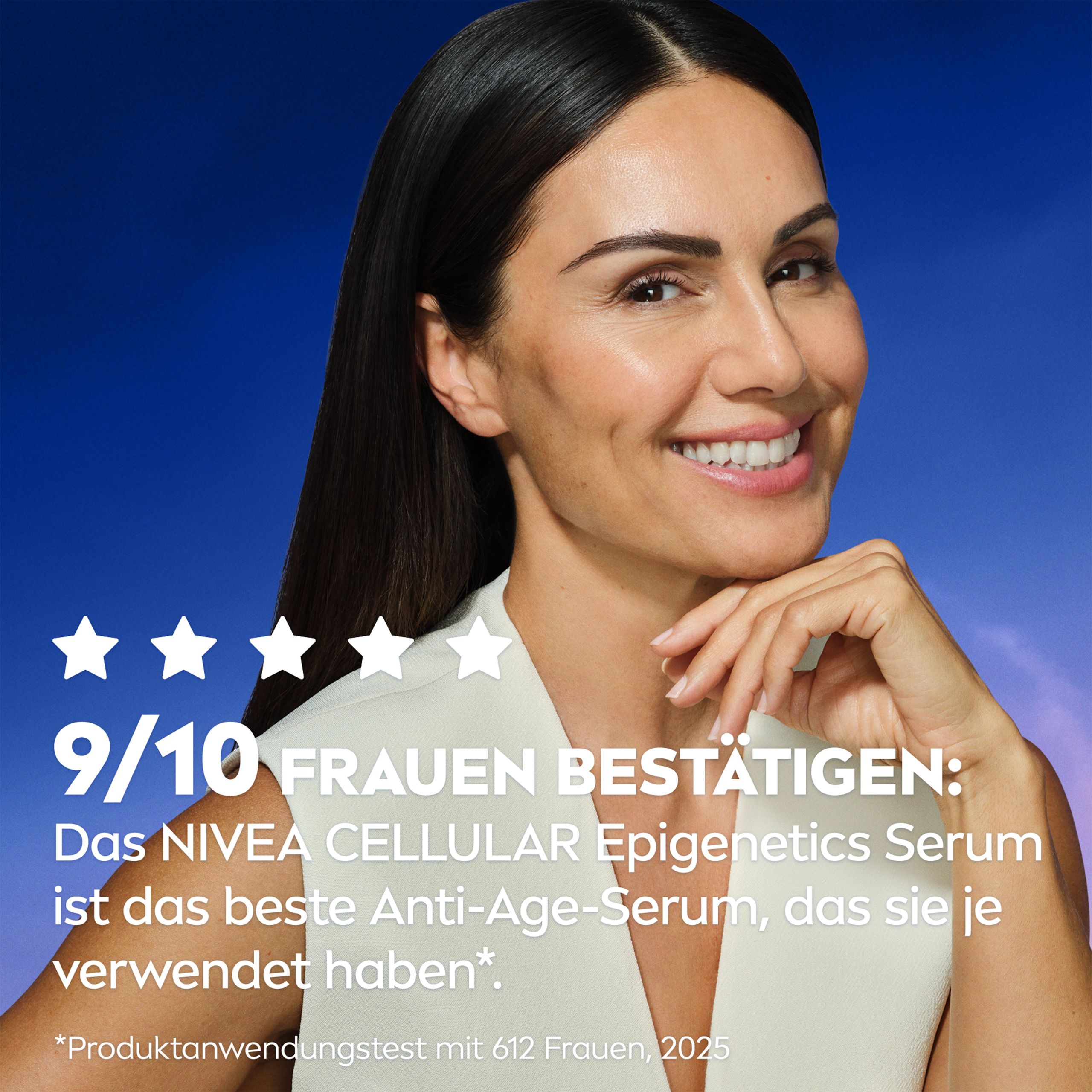 Femme avec flacon de sérum. Texte : 9/10 femmes confirment : NIVEA CELLULAR Epigenetics Serum est le meilleur sérum anti-âge.