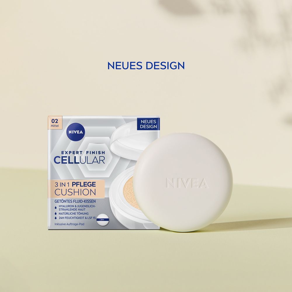 NIVEA CELLULAR Expert Finish 3in1 Pflege Cushion, teinte Medium 02, à côté de l'emballage ouvert.