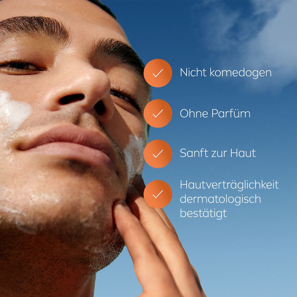 Arrière de la bouteille de gel nettoyant NIVEA DERMA SKIN CLEAR. Indique les ingrédients et les instructions. 150ml.