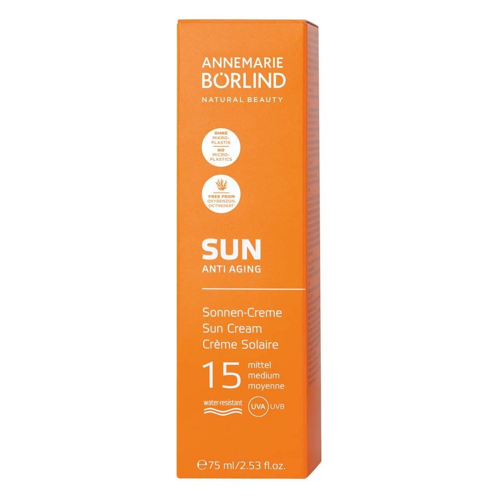 Divers produits de crème solaire. Texte: ANNEMARIE BÖRLIND SUN. Différentes tailles et formes.