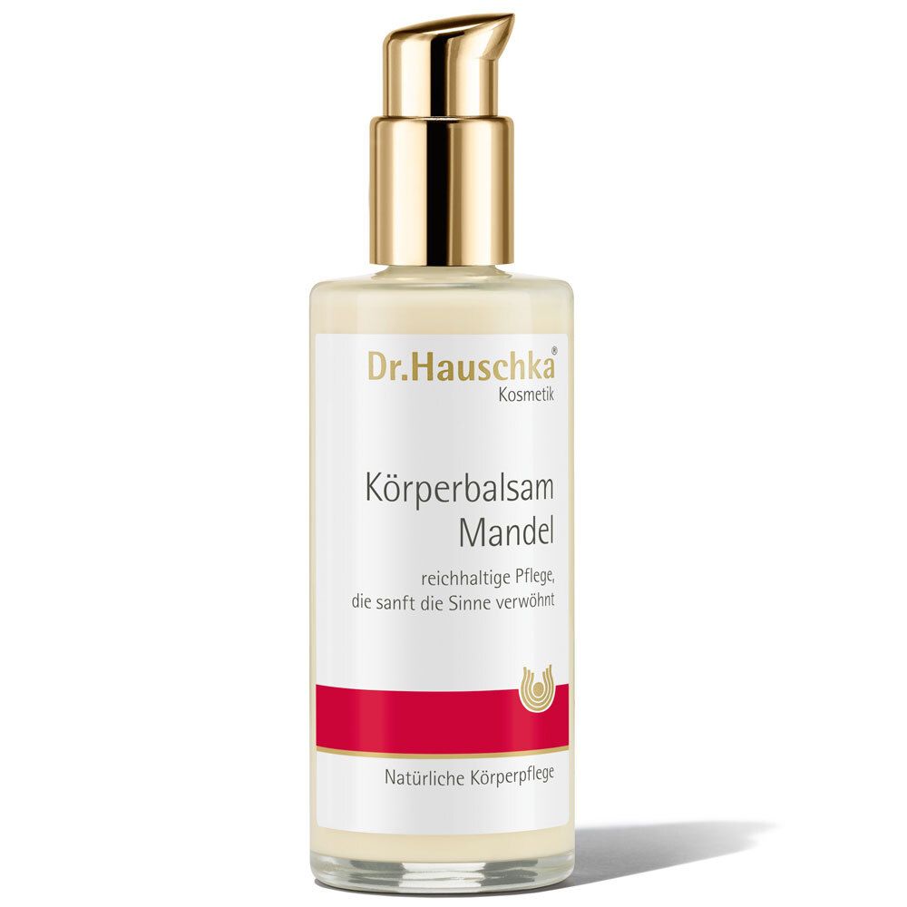Flacon de crème avec pompe dorée. Inscription : Dr. Hauschka, Körperbalsam Mandel.
