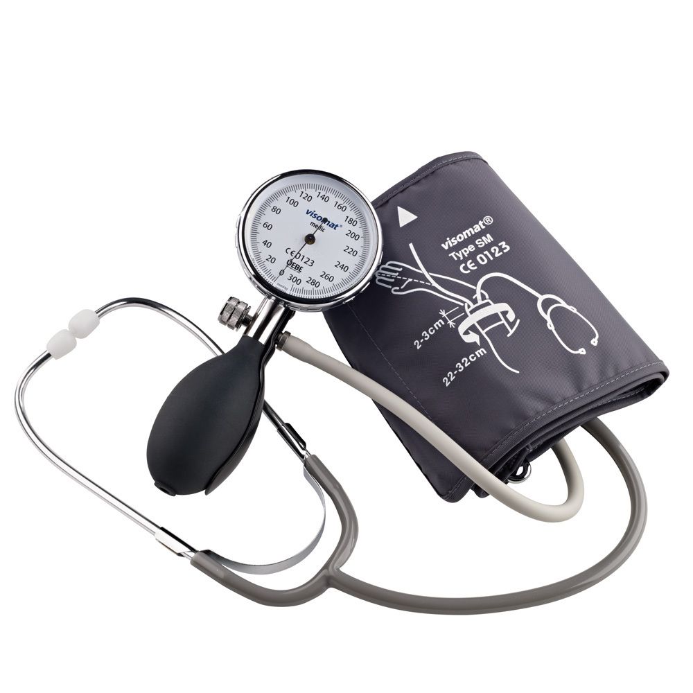 Tensiomètre avec stéthoscope. Brassard gris, pompe noire, stéthoscope argenté et cadran de mesure.