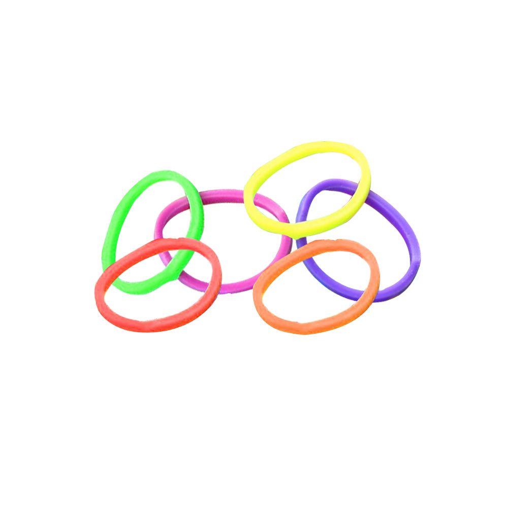 Élastiques ovales multicolores. Vert, rouge, orange, rose, jaune et violet. Sur fond blanc.