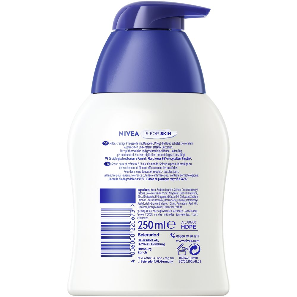 Flacon pompe blanc avec pompe et capuchon bleus. Contient 250 ml. Marque : Nivea.