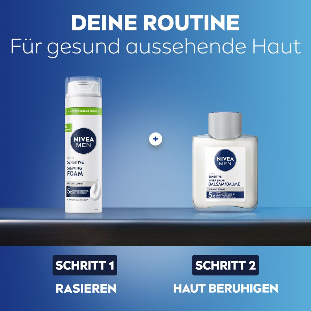 Bouteille NIVEA MEN Sensitive Après-Rasage Baume. Baume blanc dans une bouteille transparente avec bouchon bleu.