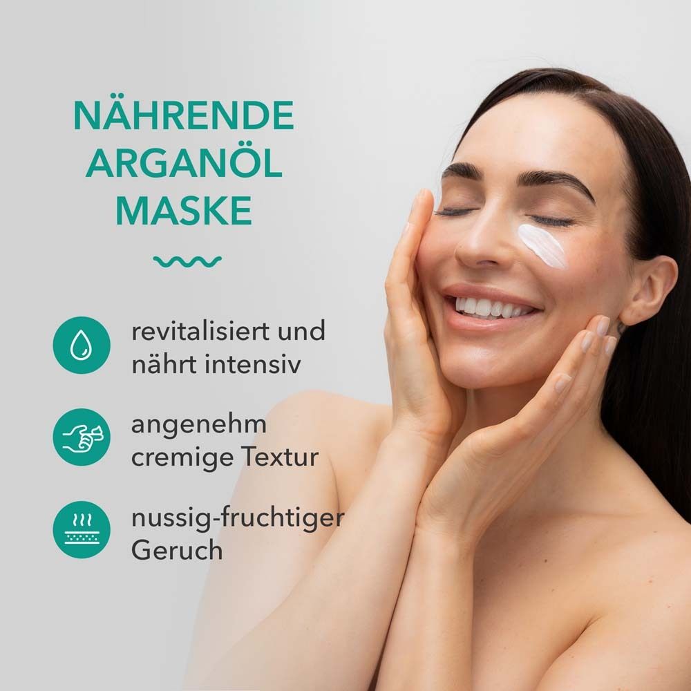 Femme, yeux fermés, visage avec crème. Texte: Masque à l'huile d'argan nourrissant, revitalise et nourrit intensément, texture crémeuse, parfum fruité.