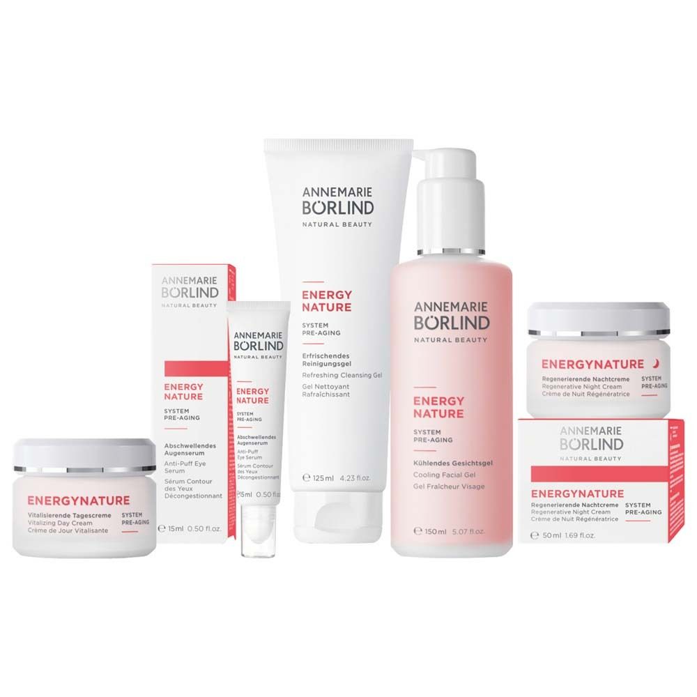 Différents produits de la marque. Crèmes, produits nettoyants. Inscription ENERGYNATURE. SYSTEM PRE-AGING.