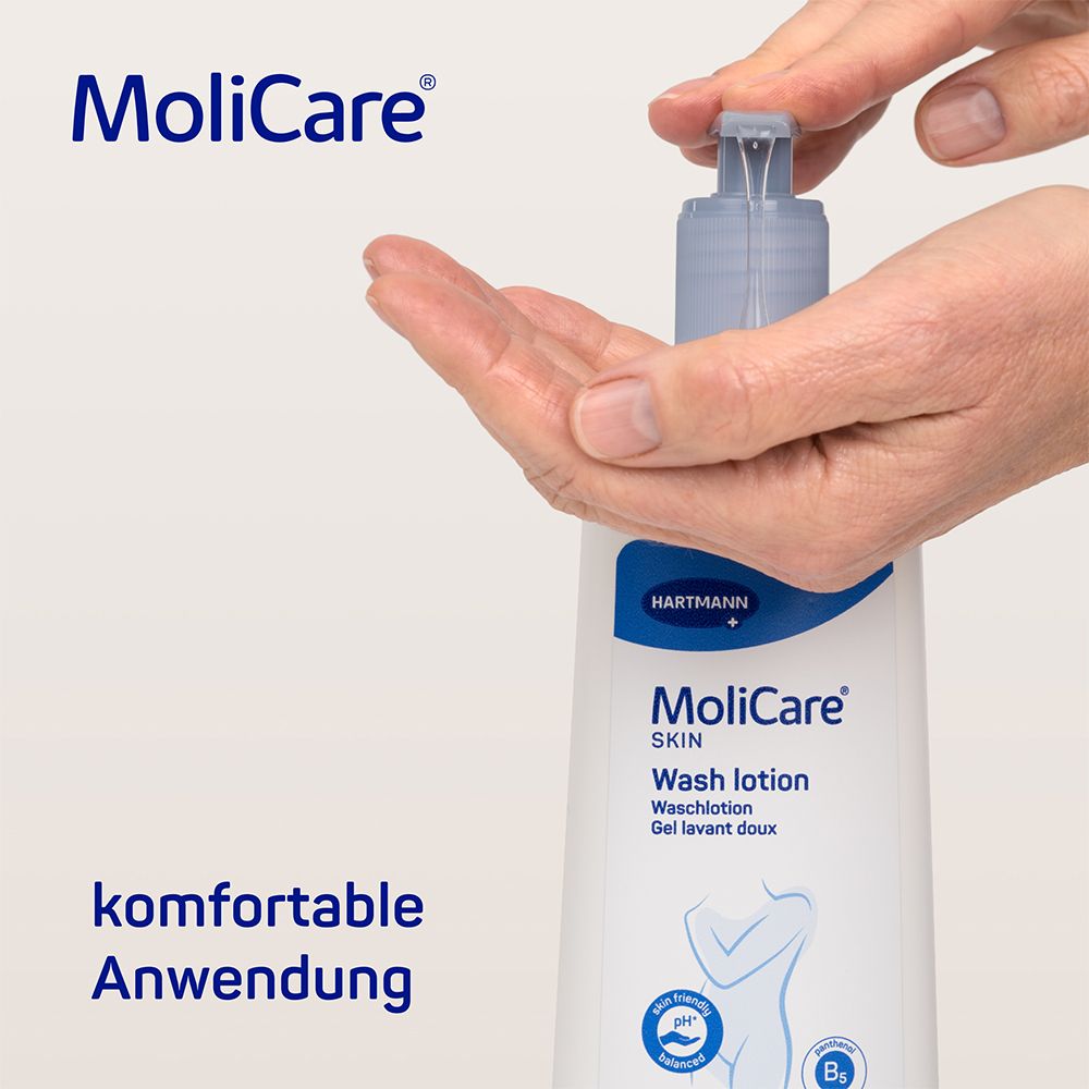 Mains tenant un flacon. Inscription: MoliCare Skin Wash lotion. Application confortable.