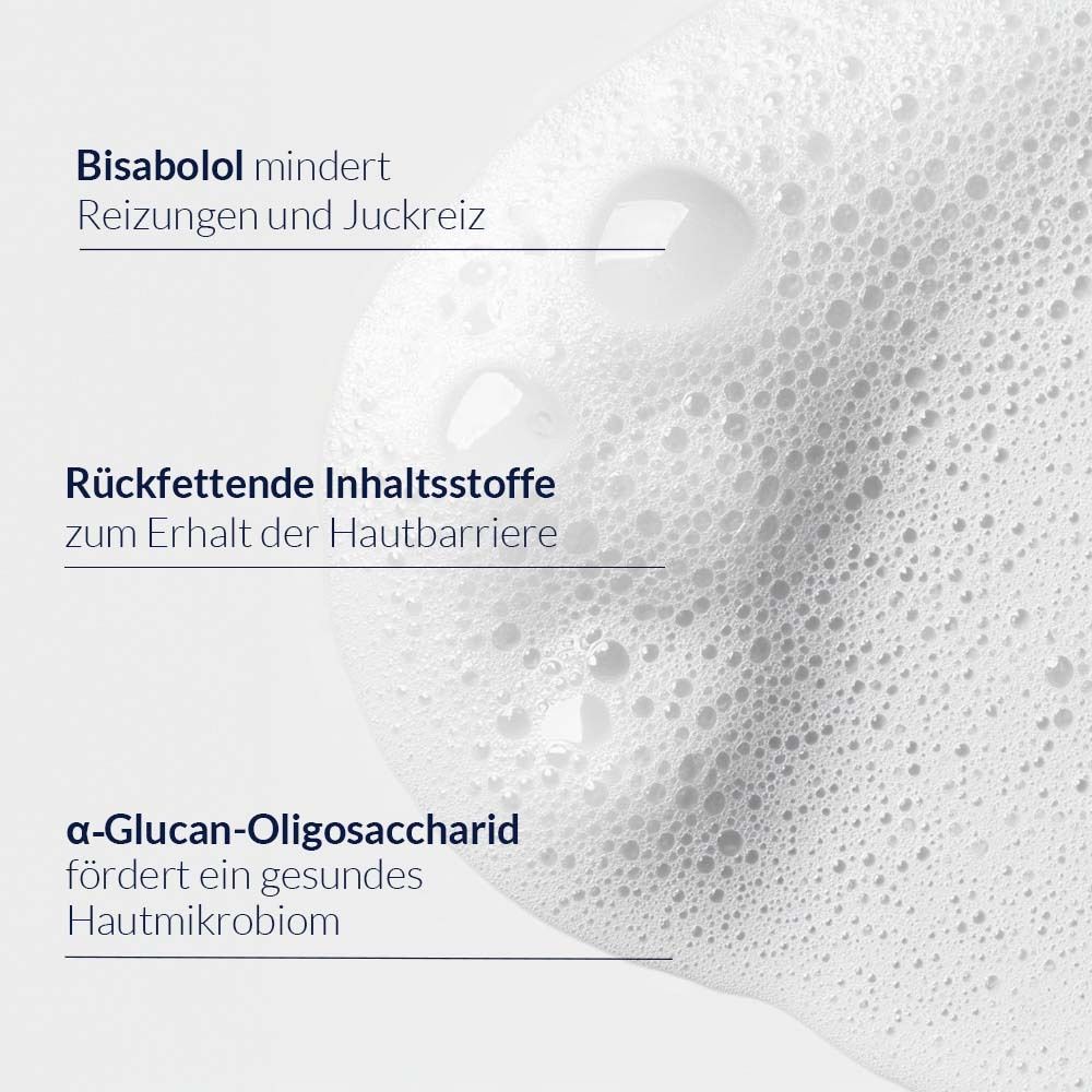 Gros plan sur de la mousse. Texte : Bisabolol réduit les irritations et les démangeaisons. Ingrédients relipidants. α-Glucan-Oligosaccharide.