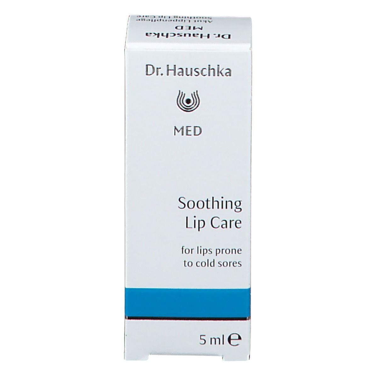 Boîte blanche. Inscriptions: Dr. Hauschka, MED, Soothing Lip Care, 5 ml. Accents bleus. Texte: for lips prone to cold sores.