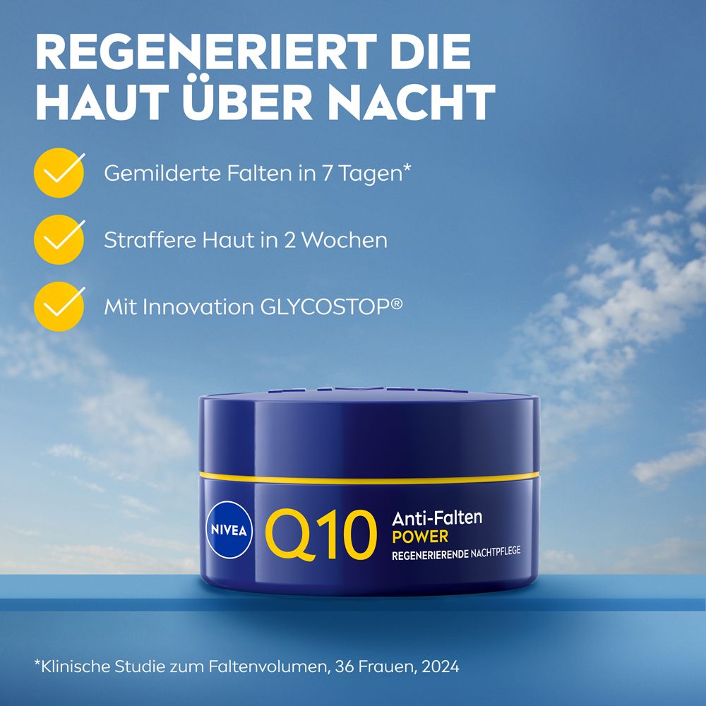 NIVEA Q10 Power Soin de Nuit Anti-rides en pot bleu devant ciel bleu.