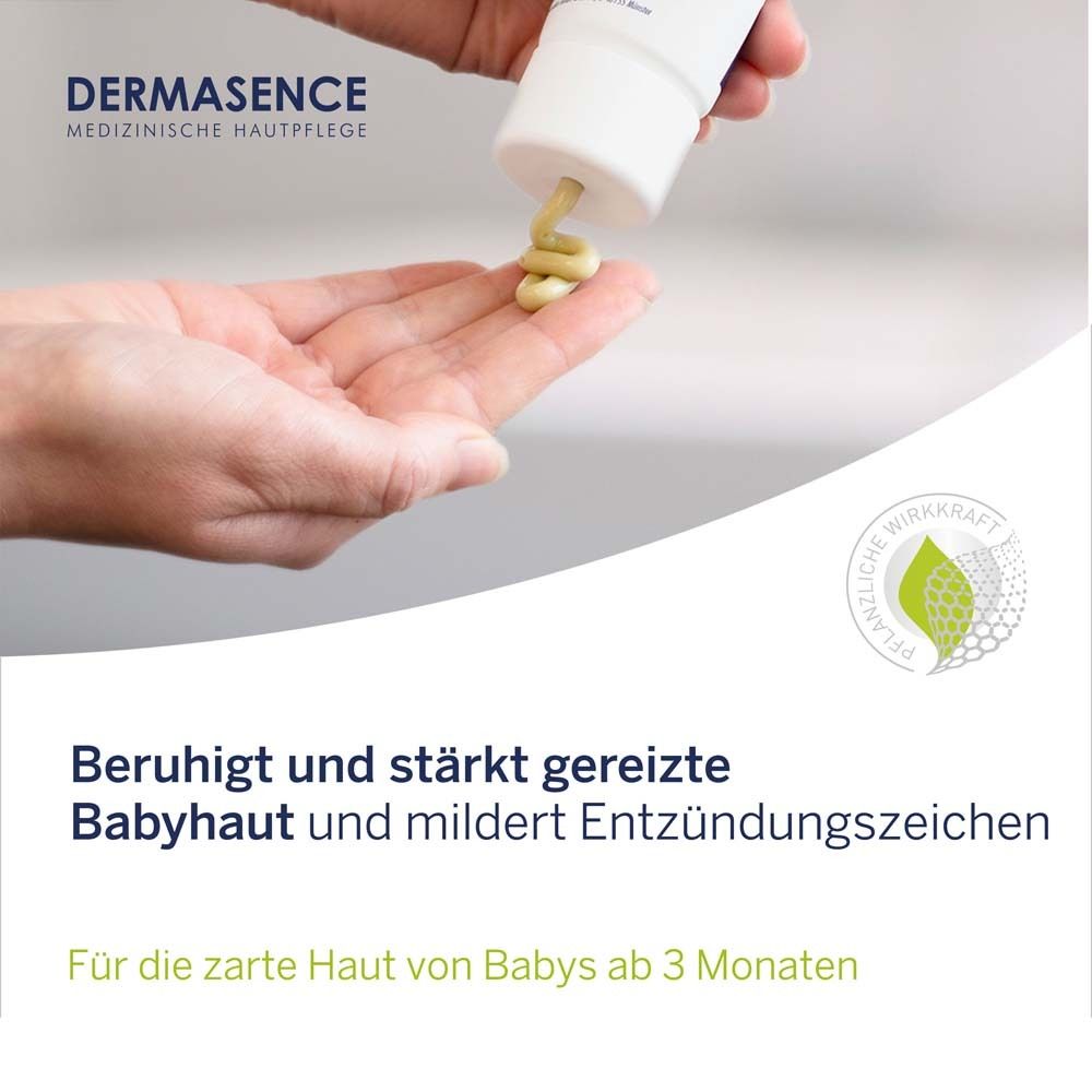 Main avec crème DERMASENCE Vitop forte Junior. Apaise et renforce la peau irritée des bébés.