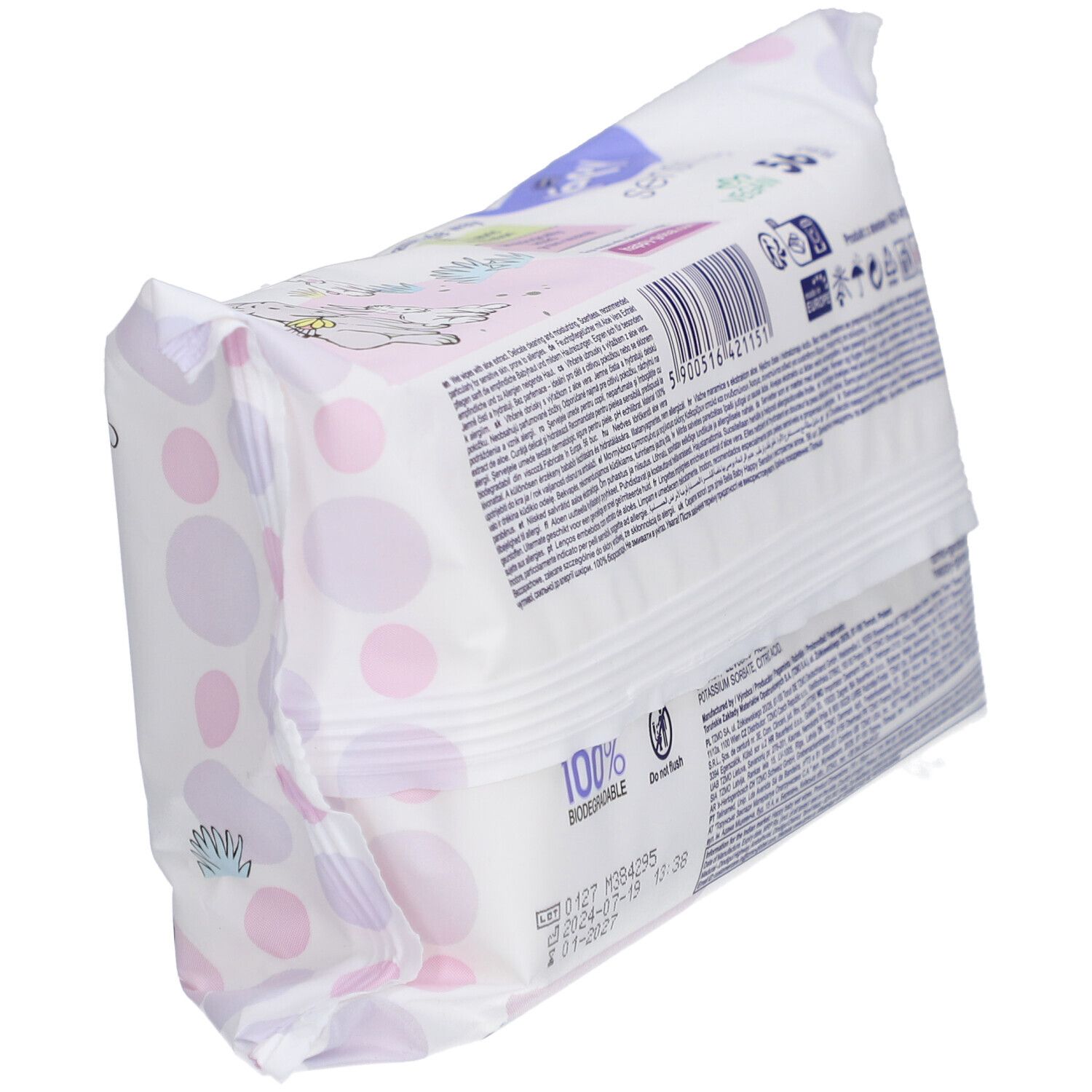 Vue en biais du dos du paquet de lingettes bella Happy Sensitive. Texte, code-barres et logos.
