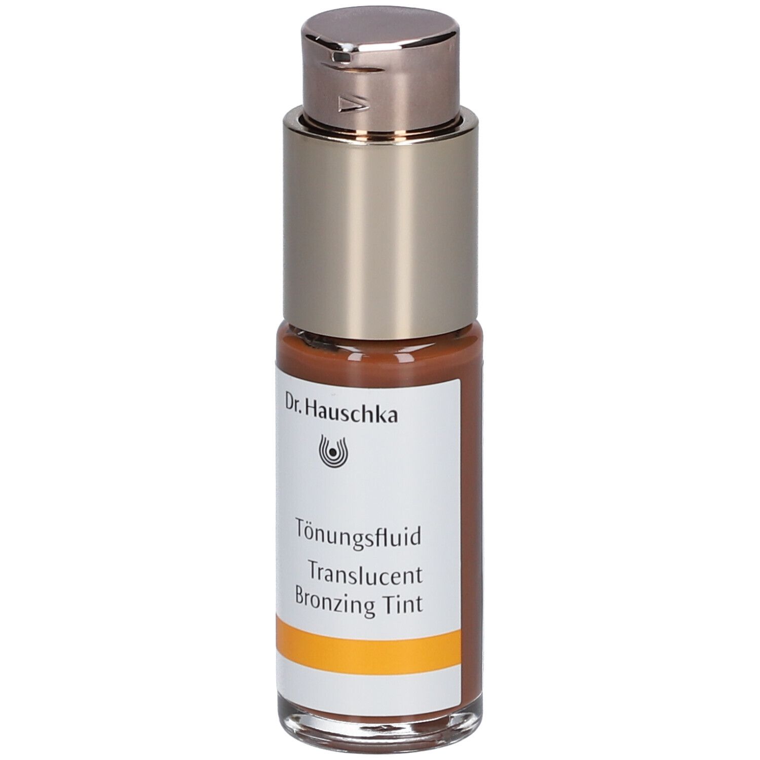 Fluide teinté brun dans un flacon avec pompe argentée. Inscription : Dr. Hauschka, Tönungsfluid, Translucent Bronzing Tint.