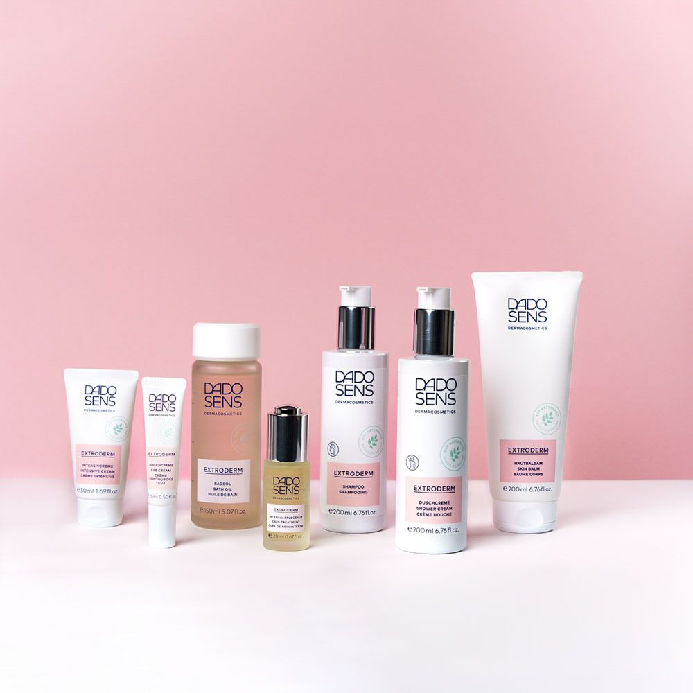 Différents produits DADO SENS. Fond rose.