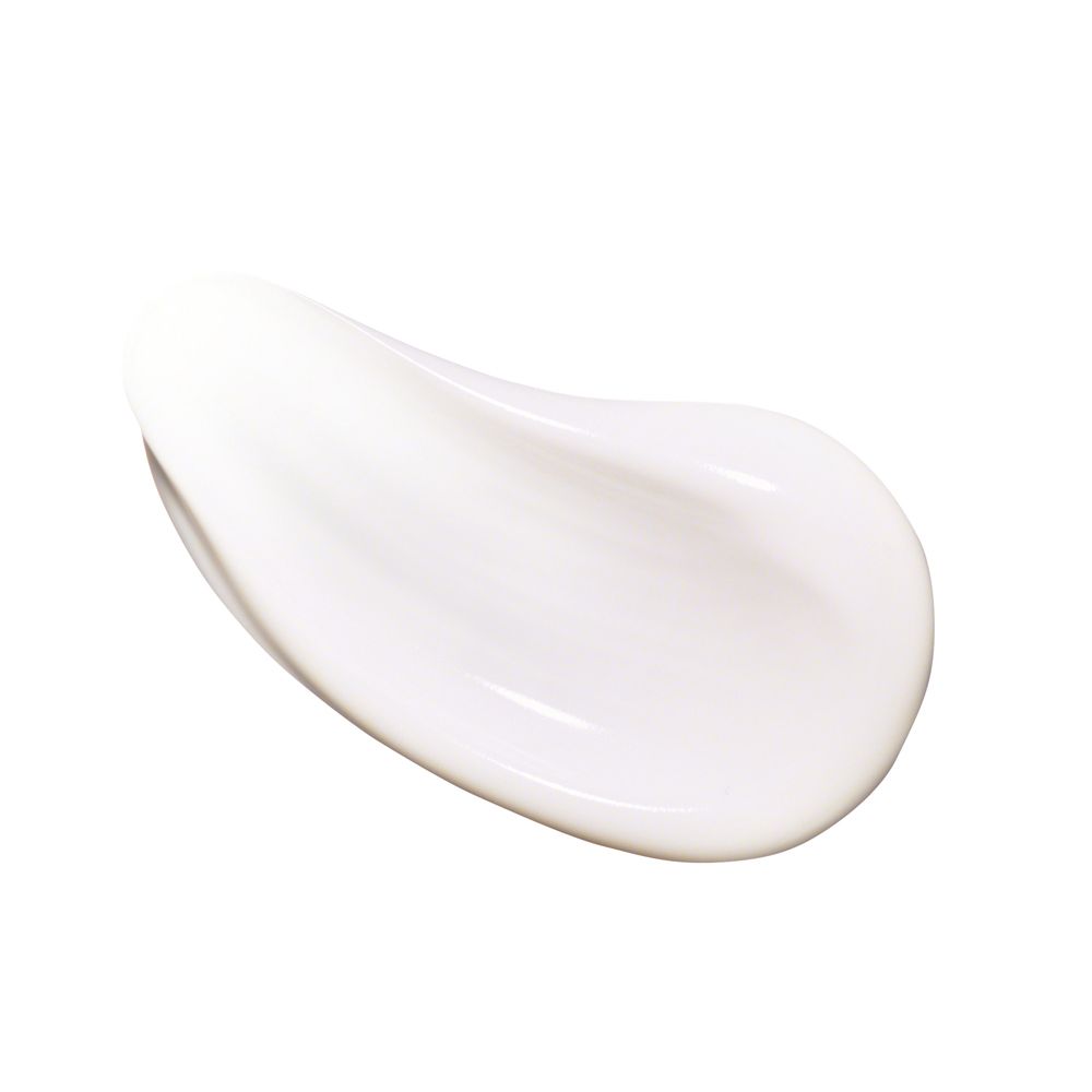 Goutte de crème blanche. En forme de goutte. Sur fond blanc.
