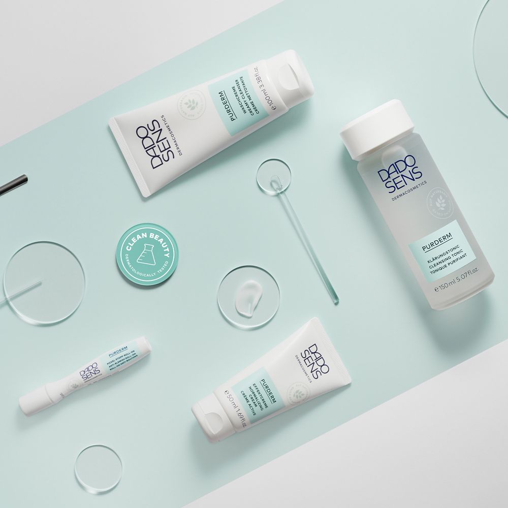 Différents produits et accessoires. Produits avec logo DADO SENS. Différentes formes et tailles.
