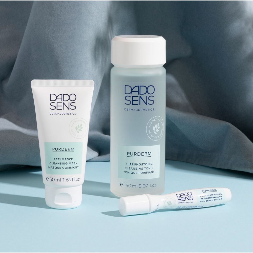 Trois produits: masque nettoyant, tonique nettoyant, roll-on. Texte: DADO SENS, PURDERM.