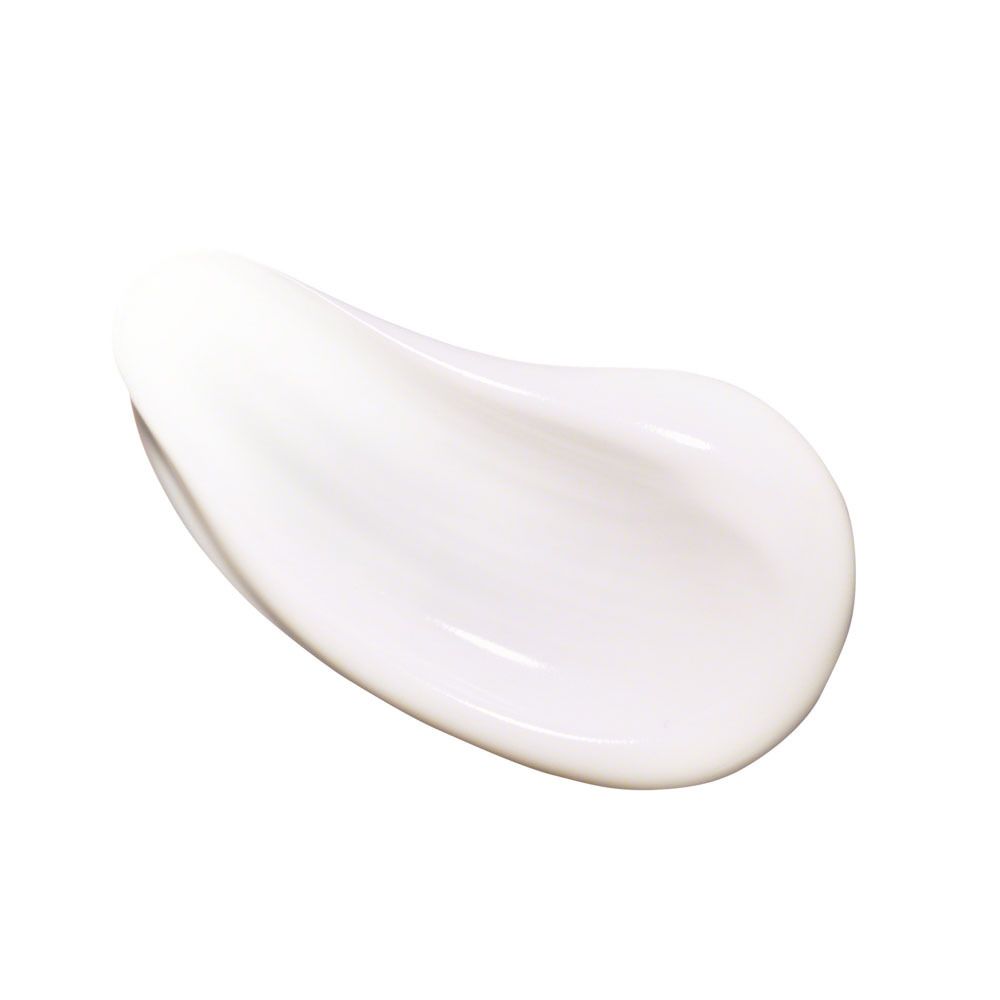 Goutte de crème blanche. Sur fond blanc.