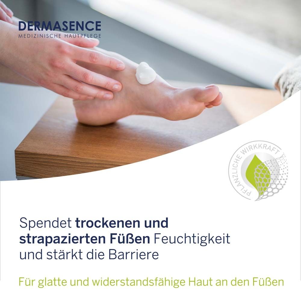 Main appliquant crème sur le pied. Texte : Hydrate et renforce la barrière. Pour une peau lisse.