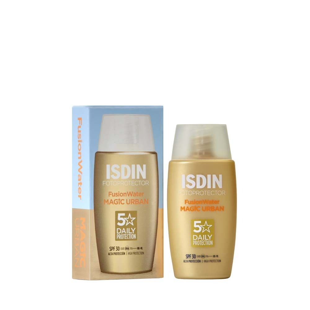 Crème solaire et emballage. ISDIN Fotoprotector Fusion Water Urban. Flacon doré et boîte bleue.