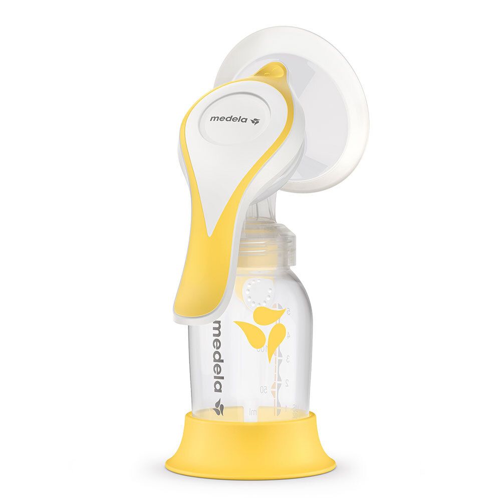 Tire-lait manuel Medela Harmony, jaune et blanc. Composé d'un biberon, d'un entonnoir, d'une poignée. Inscription : Medela. Sans BPA.