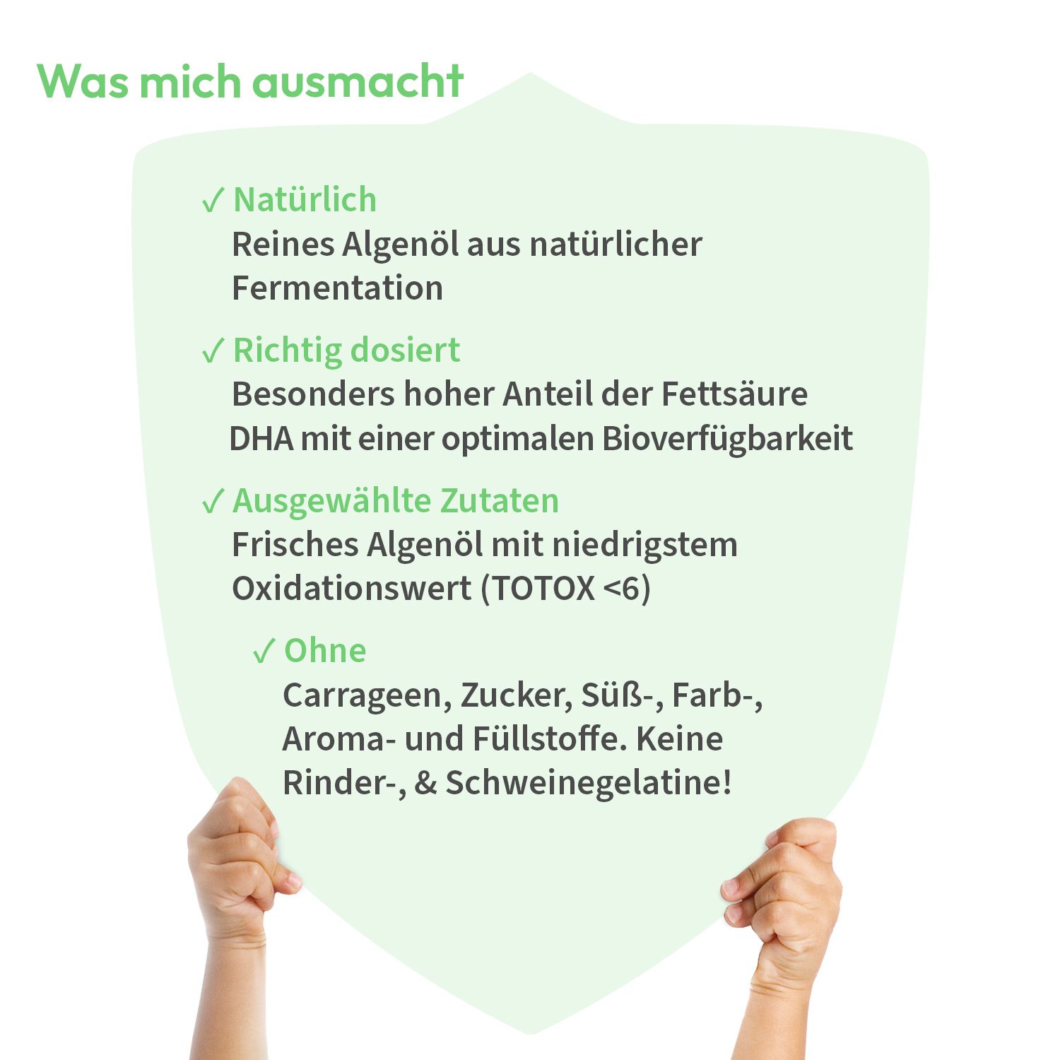 Mains tenant un graphique vert avec texte sur les avantages de l'huile d'algues : naturel, pur, correctement dosé, sans additifs.